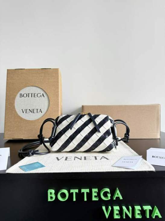 Picture of Bottega Veneta Handbags _SKUfw202999726fw